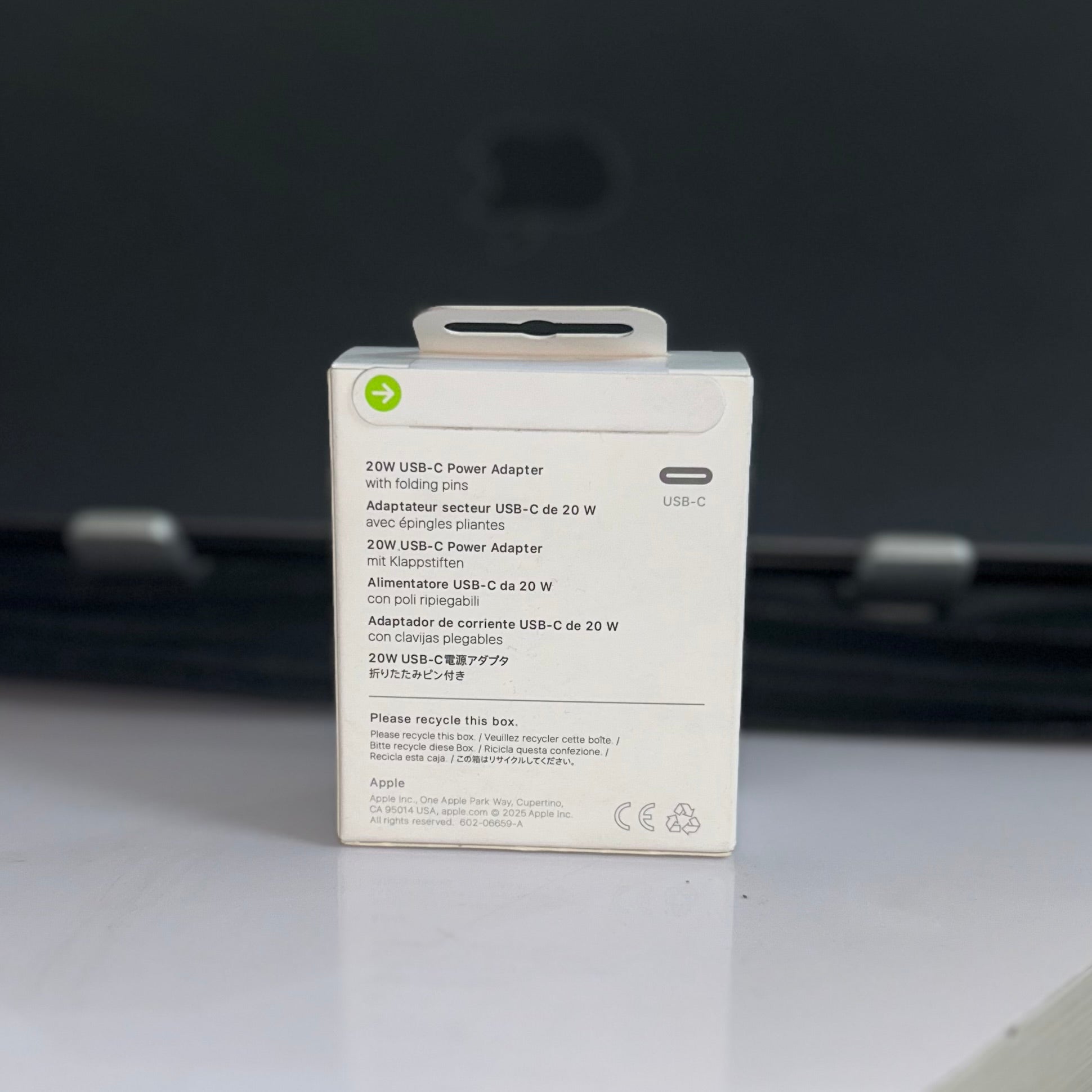 APPLE ORIGINAL 20 W CHARGER ( NFC ) - UK IMPORT